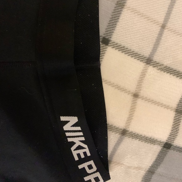 black nike leggings - Picture 2 of 2